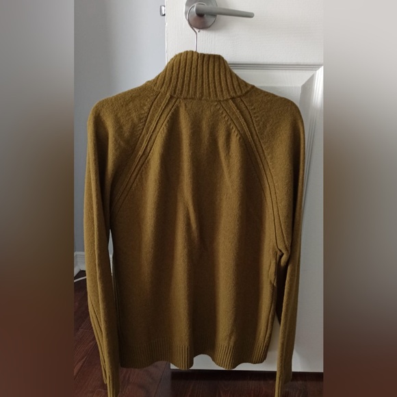 Banana republic novaro mock neck italian wool sweater!! Practically brand new!! - Picture 3 of 5